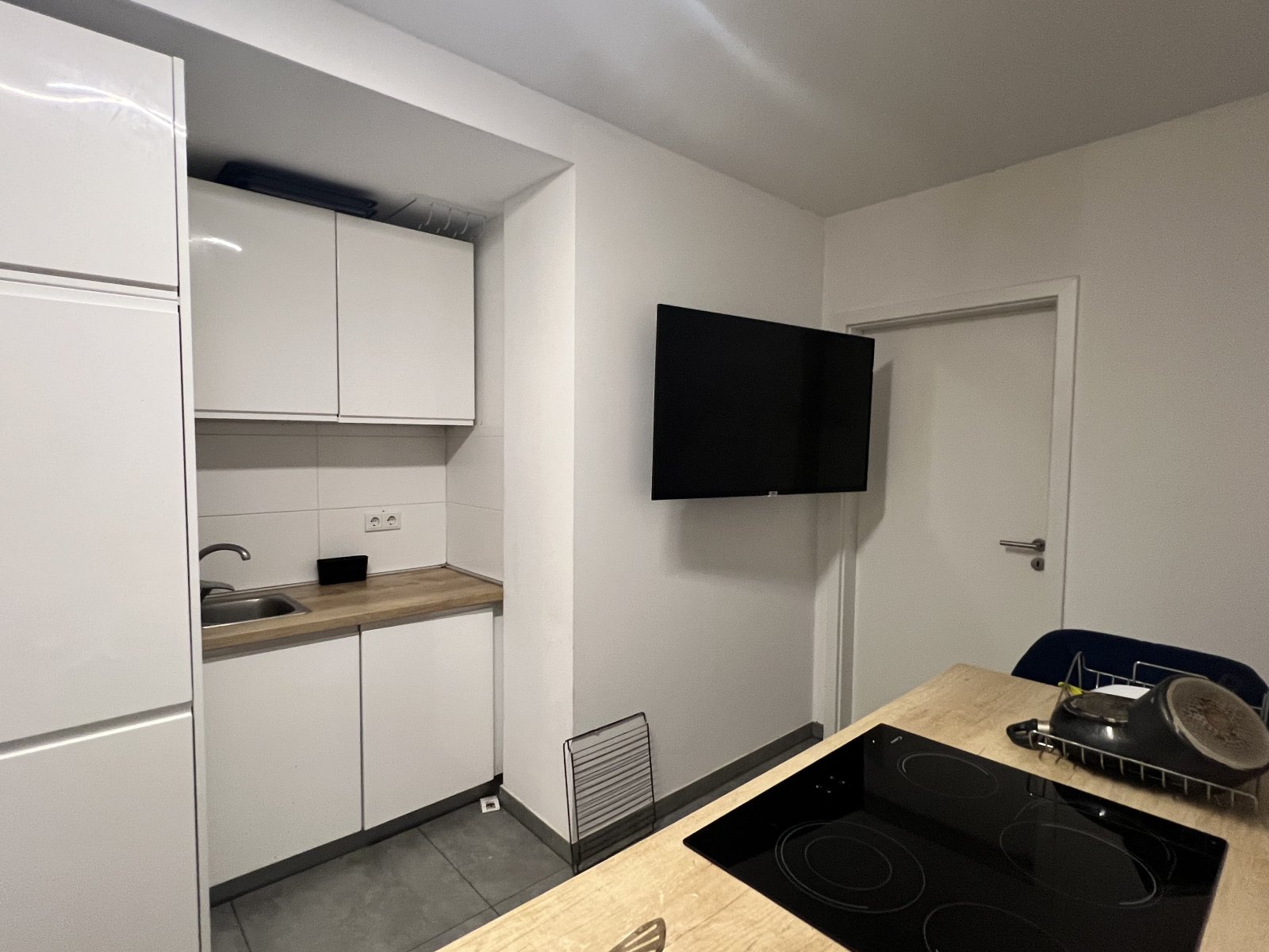 RESERVIERT - Möbliertes Zimmer in moderner 4er-WG in Nürnberg am Nordring RESERVIERT - Möbliertes Zimmer in moderner 4er-WG in Nürnberg am Nordring